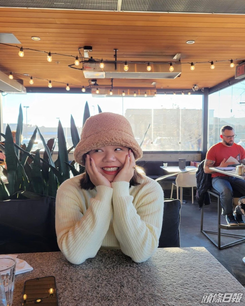 小巧話自己塊面滿到就嚟瀉，其實係幸福滿瀉先至真。